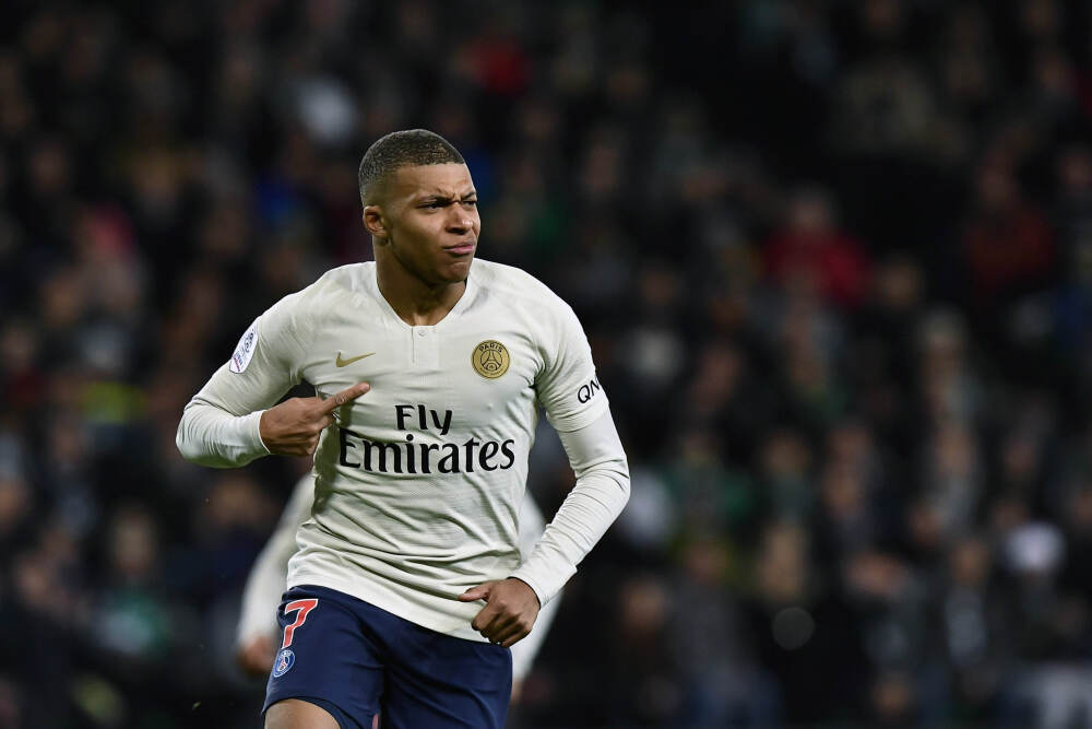 世体：巴萨扩大引援范围，将关注能客串中后卫的防守型中场